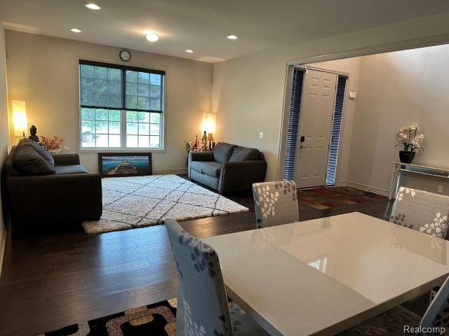 1578 Garden Park Drive, Troy, MI 48083