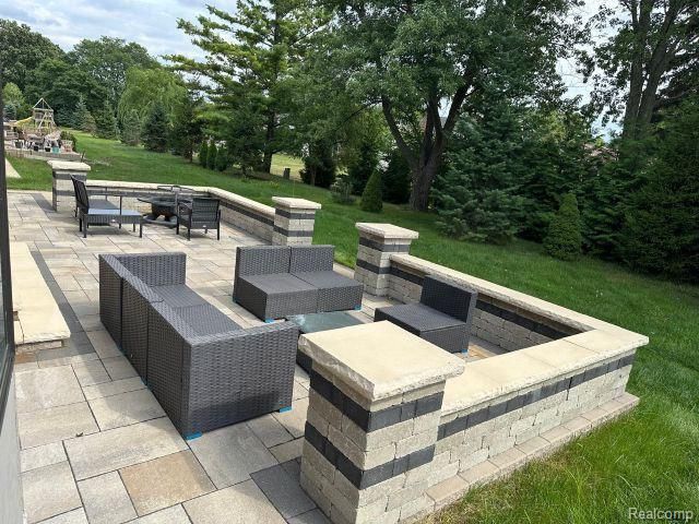 1578 Garden Park Drive, Troy, MI 48083