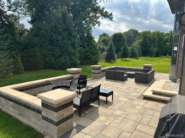 1578 Garden Park Drive, Troy, MI 48083