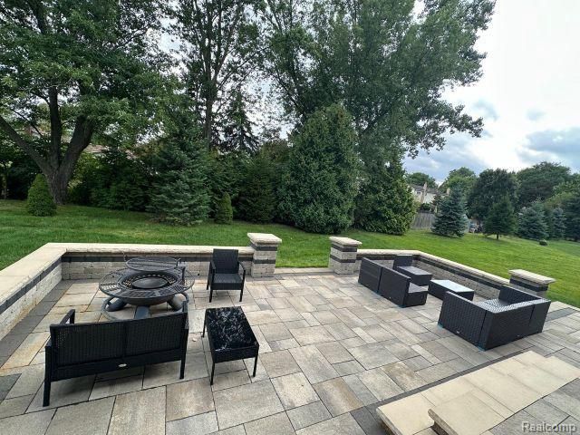 1578 Garden Park Drive, Troy, MI 48083