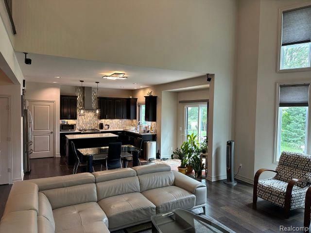 1578 Garden Park Drive, Troy, MI 48083