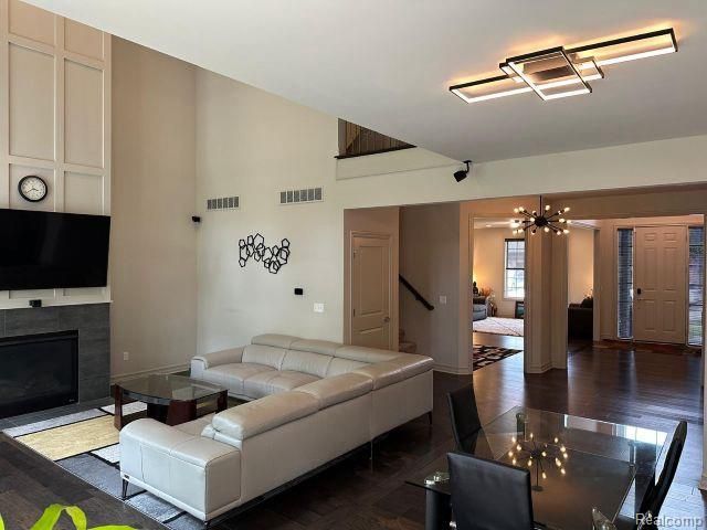 1578 Garden Park Drive, Troy, MI 48083