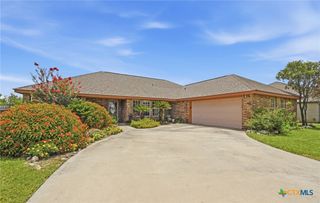 145 Castlewood Drive, Seguin, TX 78155