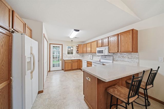 1702 Lakewood Drive B, Adrian, MI 49221