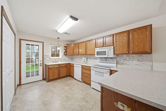 1702 Lakewood Drive B, Adrian, MI 49221