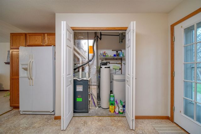 1702 Lakewood Drive B, Adrian, MI 49221