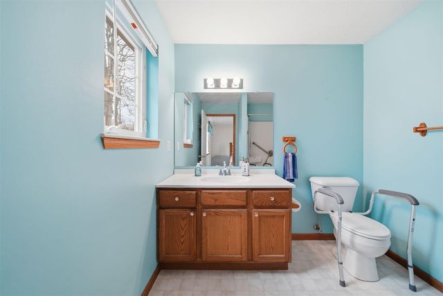 1702 Lakewood Drive B, Adrian, MI 49221