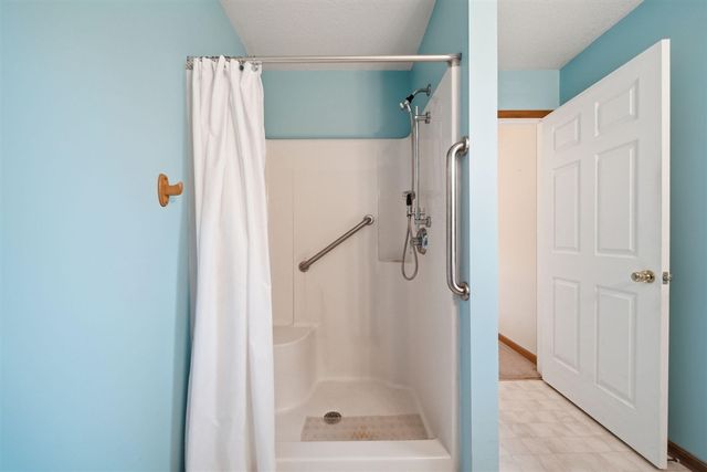 1702 Lakewood Drive B, Adrian, MI 49221