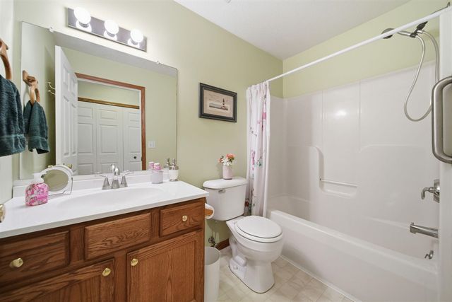 1702 Lakewood Drive B, Adrian, MI 49221