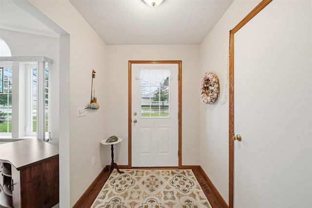 1702 Lakewood Drive B, Adrian, MI 49221