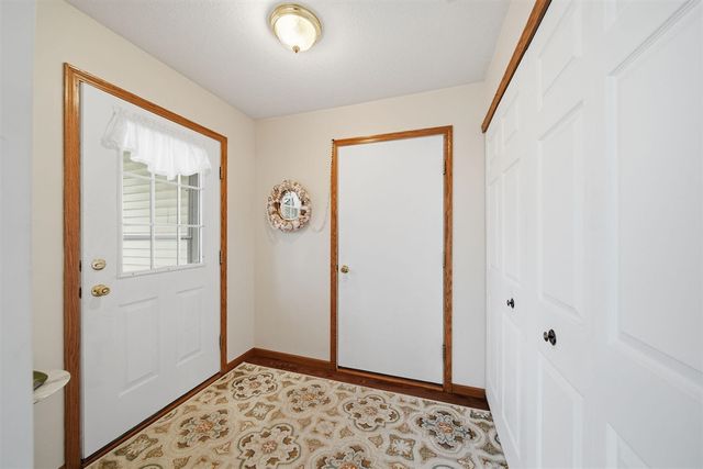 1702 Lakewood Drive B, Adrian, MI 49221