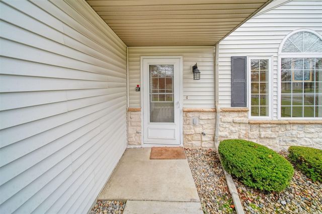1702 Lakewood Drive B, Adrian, MI 49221