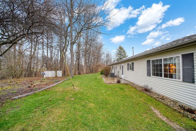 1702 Lakewood Drive B, Adrian, MI 49221