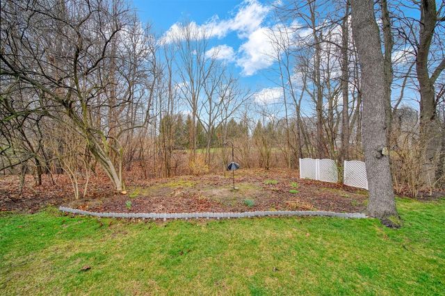 1702 Lakewood Drive B, Adrian, MI 49221