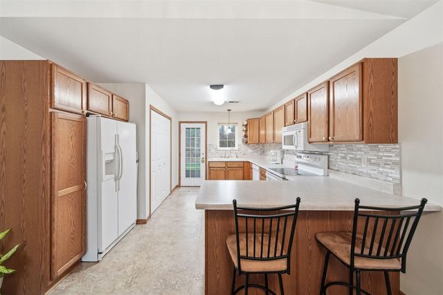 1702 Lakewood Drive B, Adrian, MI 49221