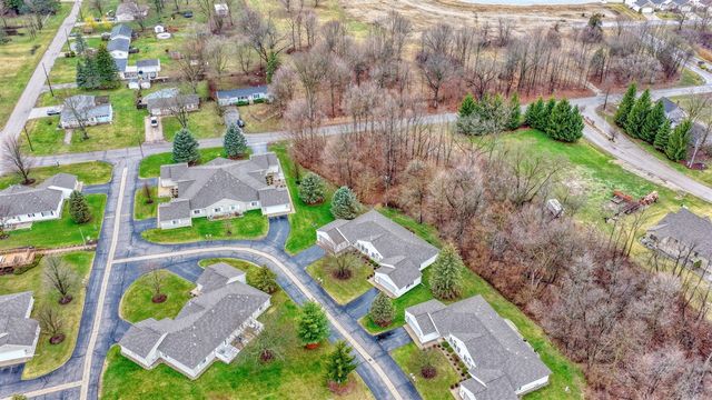 1702 Lakewood Drive B, Adrian, MI 49221