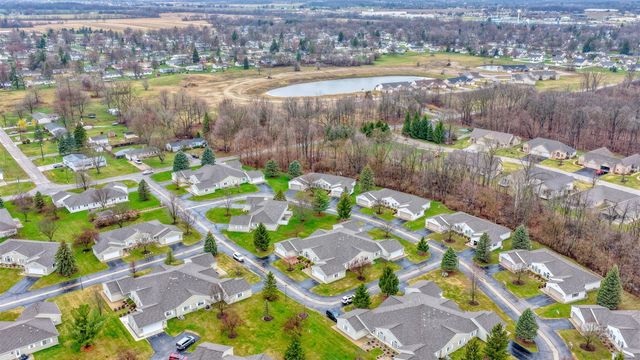 1702 Lakewood Drive B, Adrian, MI 49221