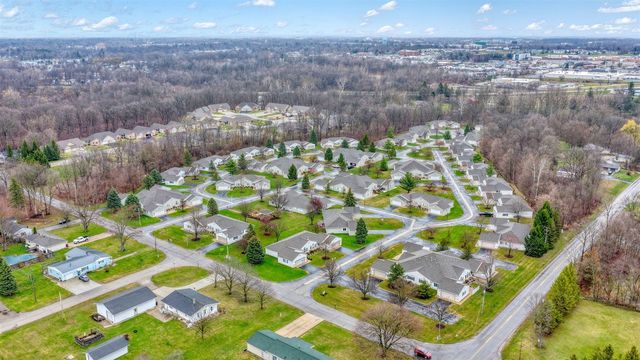 1702 Lakewood Drive B, Adrian, MI 49221