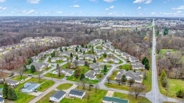 1702 Lakewood Drive B, Adrian, MI 49221