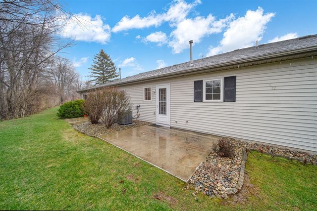 1702 Lakewood Drive B, Adrian, MI 49221