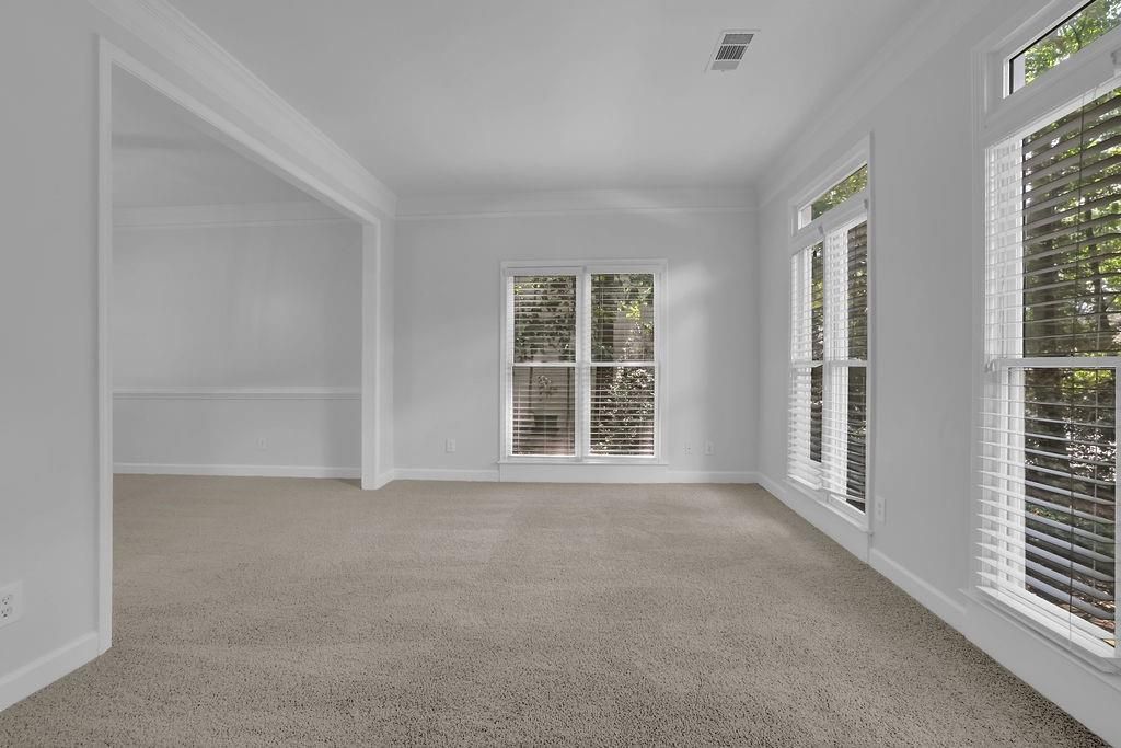 Image 10 of property listing at 140 Ashewoode Downs Lane, Alpharetta, GA 30005
