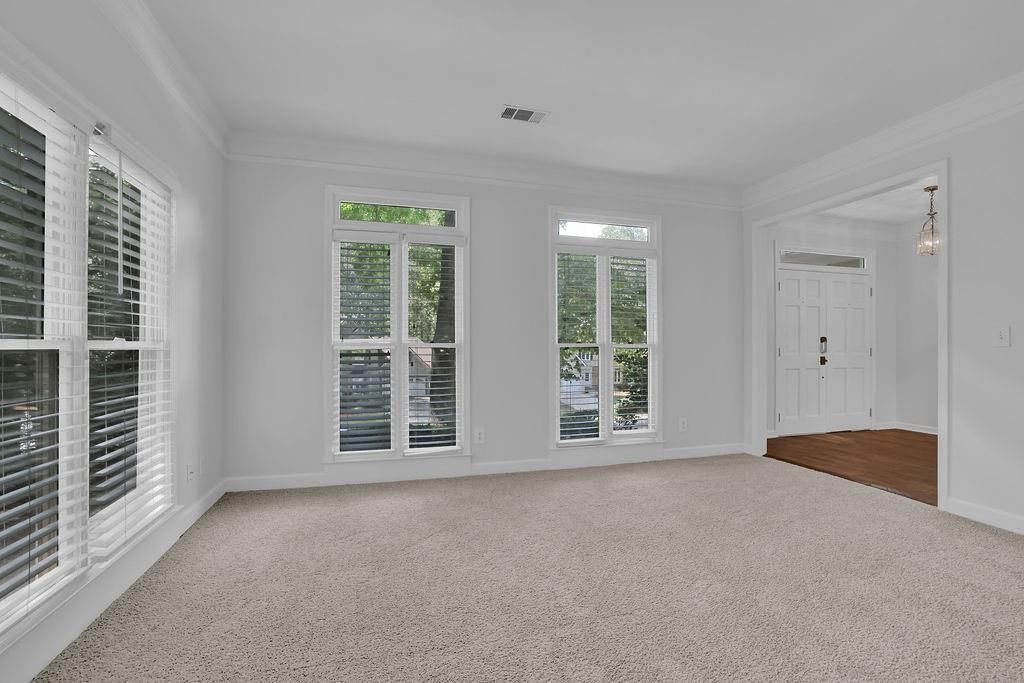 Image 11 of property listing at 140 Ashewoode Downs Lane, Alpharetta, GA 30005