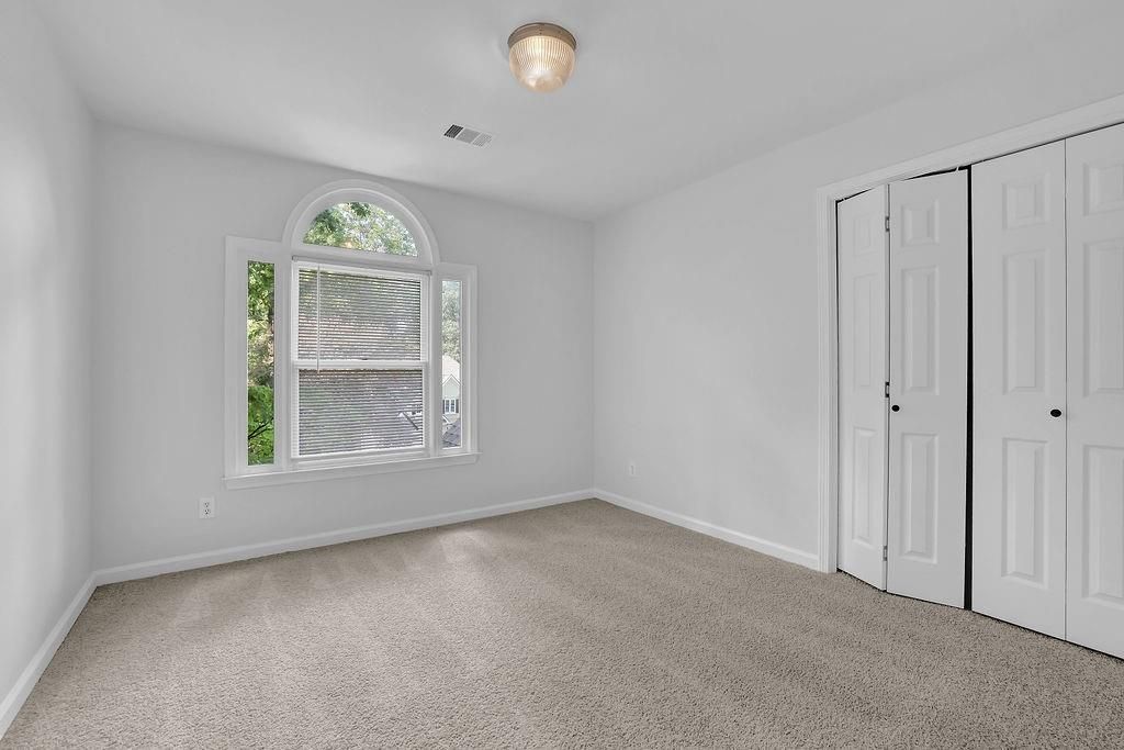 Image 14 of property listing at 140 Ashewoode Downs Lane, Alpharetta, GA 30005