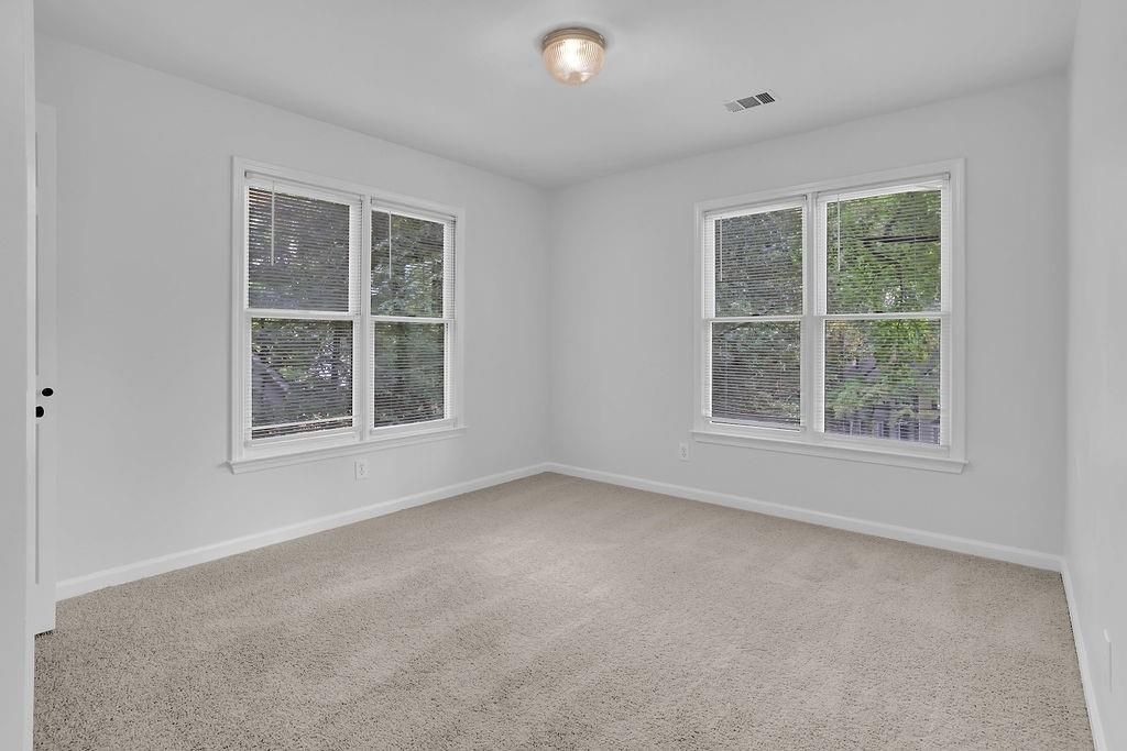 Image 15 of property listing at 140 Ashewoode Downs Lane, Alpharetta, GA 30005