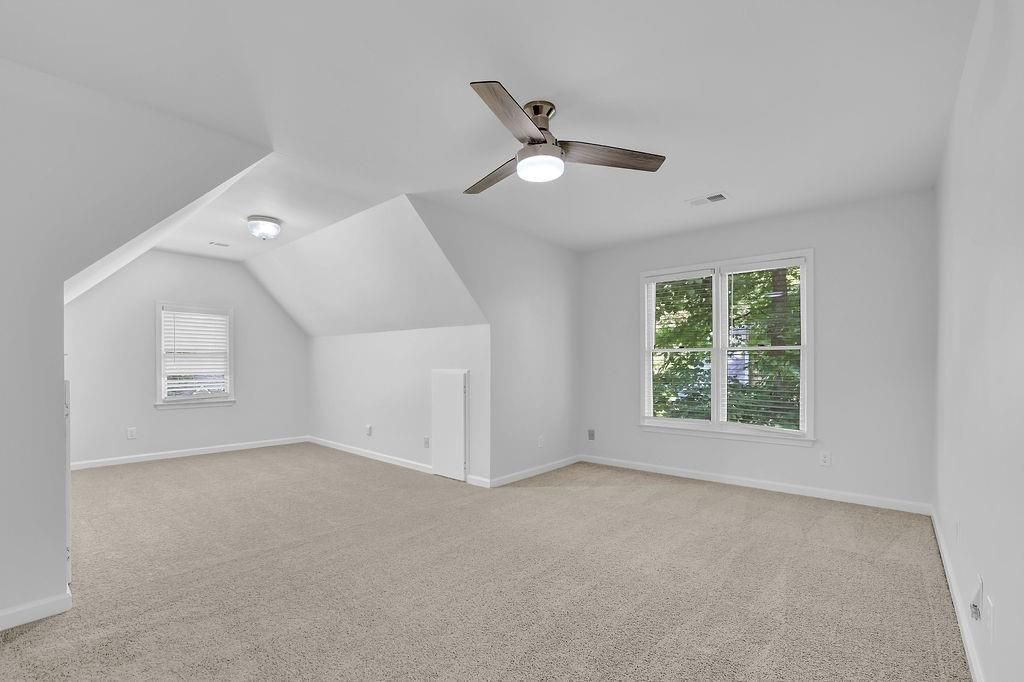 Image 16 of property listing at 140 Ashewoode Downs Lane, Alpharetta, GA 30005