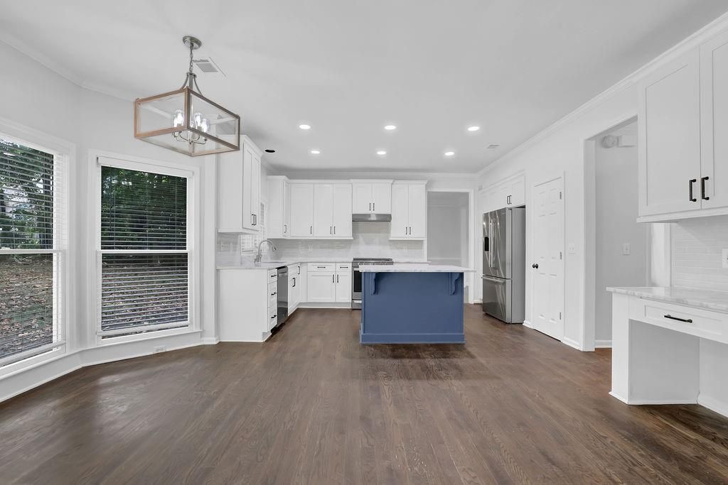 Image 6 of property listing at 140 Ashewoode Downs Lane, Alpharetta, GA 30005