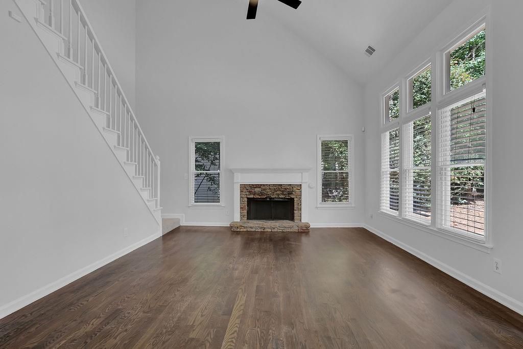 Image 8 of property listing at 140 Ashewoode Downs Lane, Alpharetta, GA 30005