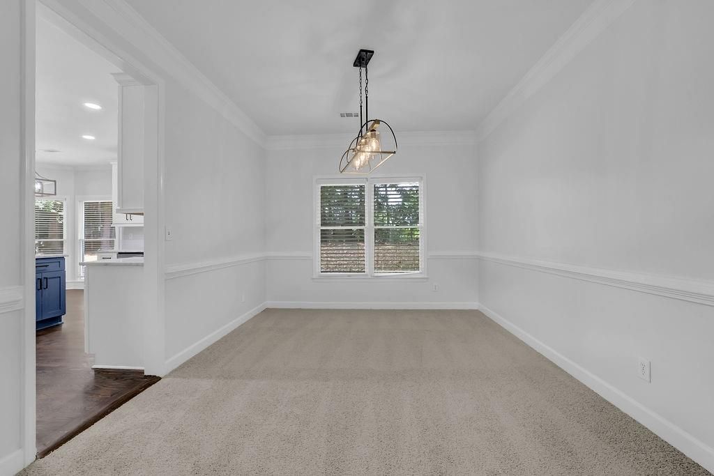 Image 9 of property listing at 140 Ashewoode Downs Lane, Alpharetta, GA 30005