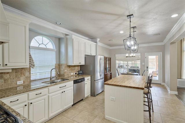 25207 Pineglen Terrace Drive, Spring, TX 77389