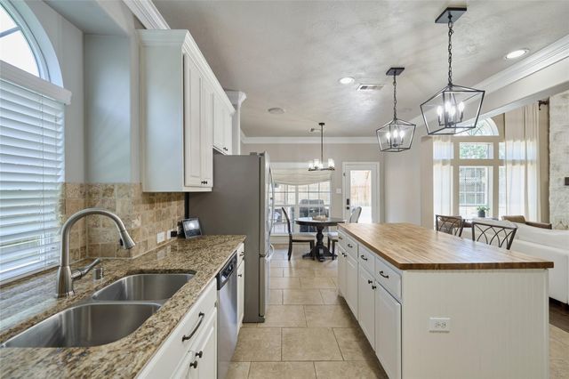 25207 Pineglen Terrace Drive, Spring, TX 77389