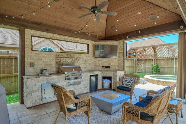 25207 Pineglen Terrace Drive, Spring, TX 77389