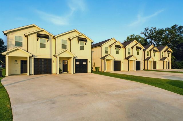 3150 B N Cleveland Street, Dayton, TX 77535