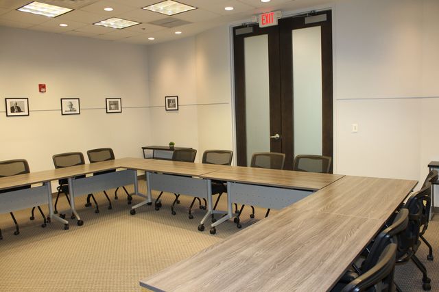 2012 Corporate Lane 132, Naperville, IL 60563