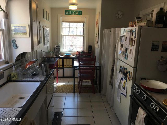 2201 N Edgemere Street, Phoenix, AZ 85006