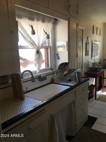 2201 N Edgemere Street, Phoenix, AZ 85006