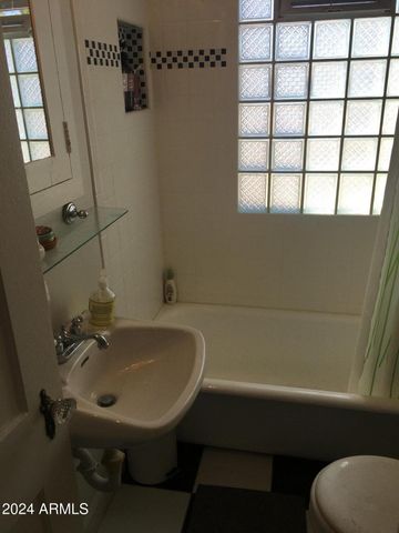 2201 N Edgemere Street, Phoenix, AZ 85006