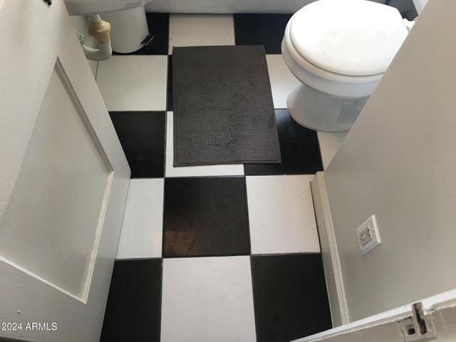 2201 N Edgemere Street, Phoenix, AZ 85006