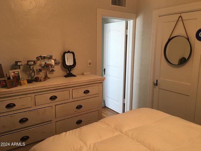 2201 N Edgemere Street, Phoenix, AZ 85006