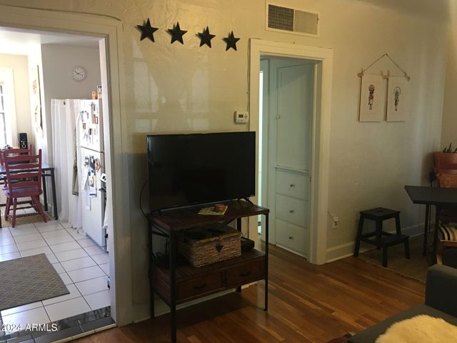 2201 N Edgemere Street, Phoenix, AZ 85006