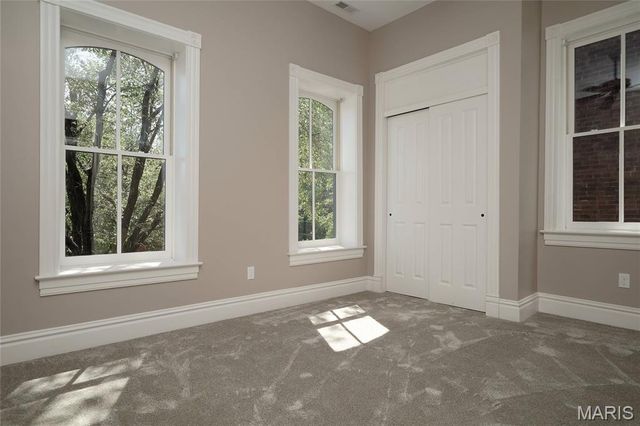 2307 S 11th Street, St Louis, MO 63104