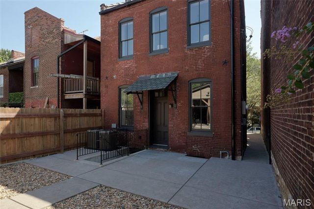 2307 S 11th Street, St Louis, MO 63104