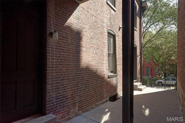 2307 S 11th Street, St Louis, MO 63104