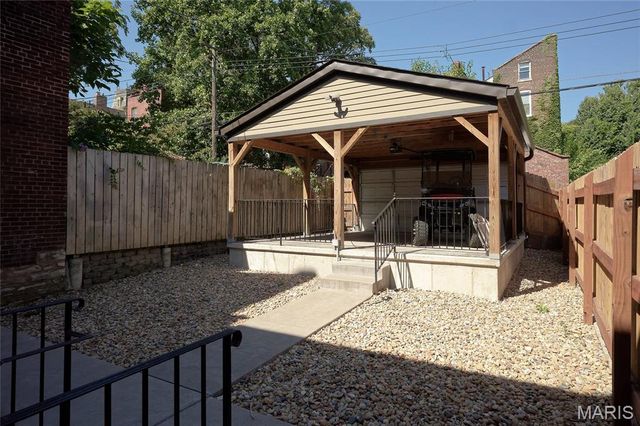 2307 S 11th Street, St Louis, MO 63104