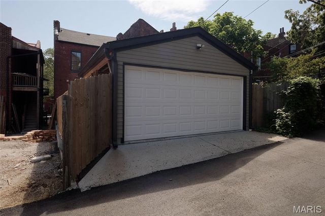 2307 S 11th Street, St Louis, MO 63104