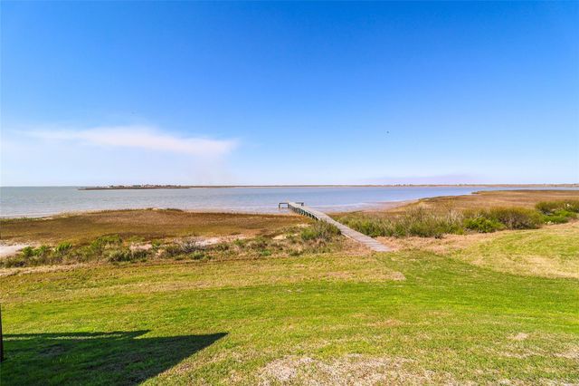 3204 Camp Hulen Drive, Palacios, TX 77465