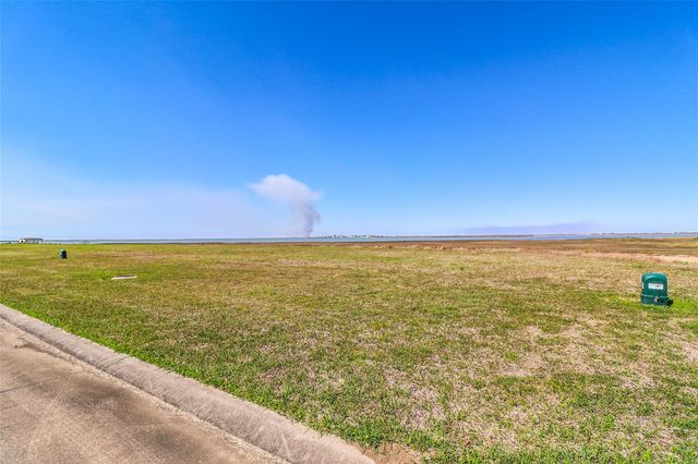 3204 Camp Hulen Drive, Palacios, TX 77465